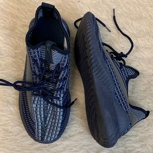 Danskin Women's Knit Sneakers in Navy and Gray